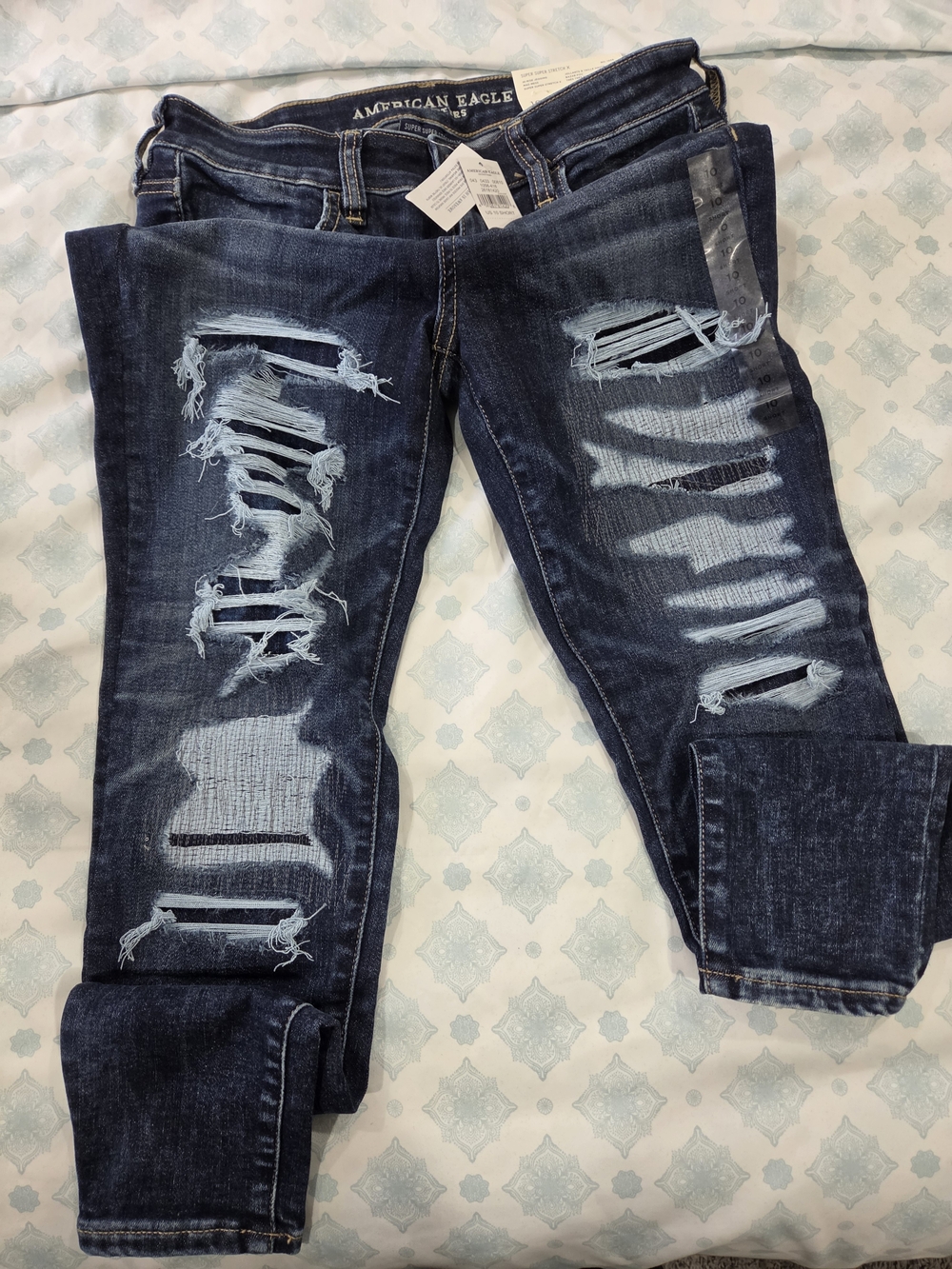 American Eagle Outfitters Women's Dark Blue Distressed Skinny Jeans